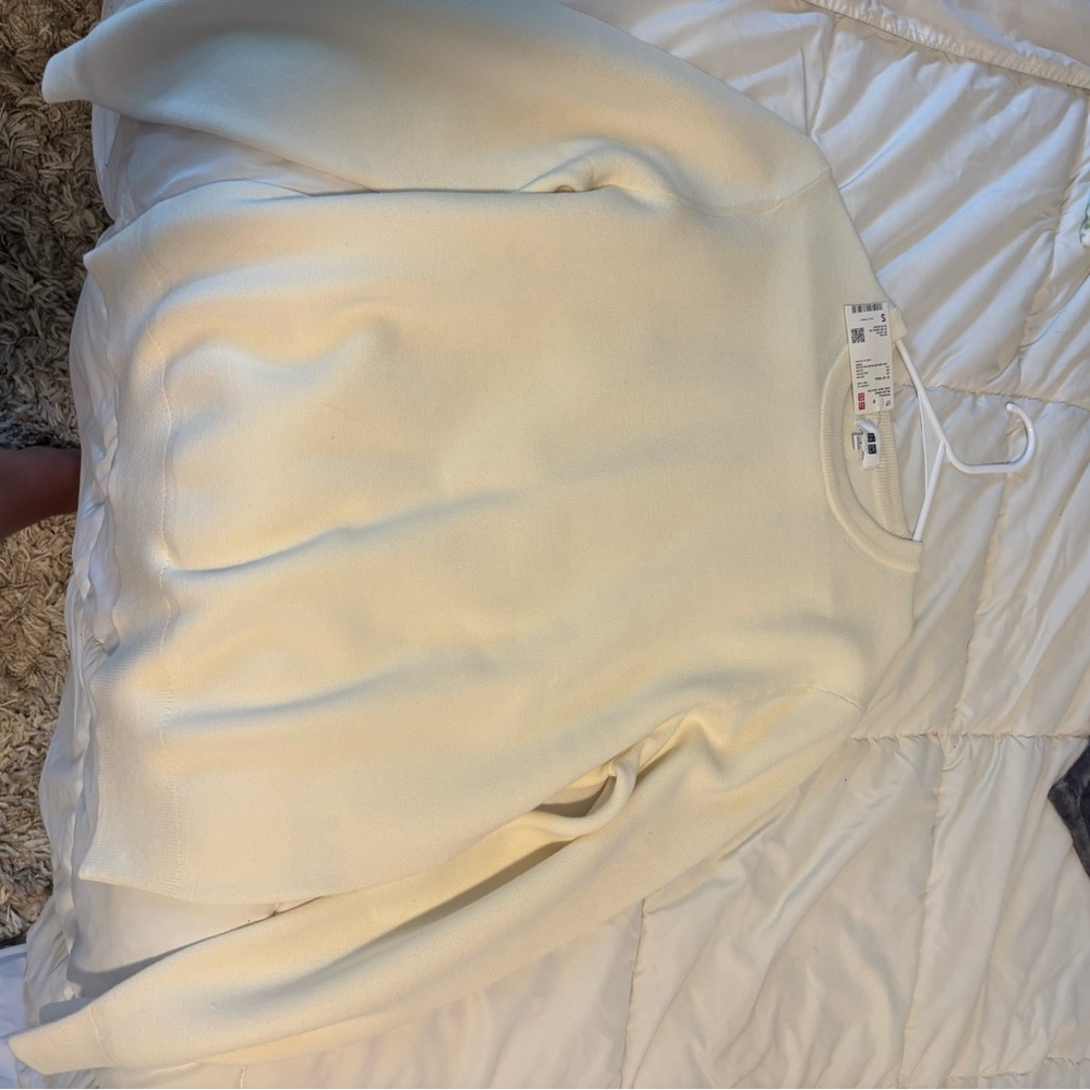 Uniqlo Off-White Knit Sweater